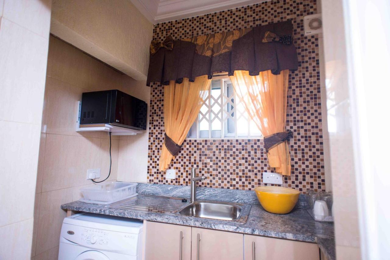 The Ritzz Exclusive Guest House Accra Esterno foto